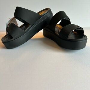 Crocs Brooklyn low wedge sandal women’s size 8.